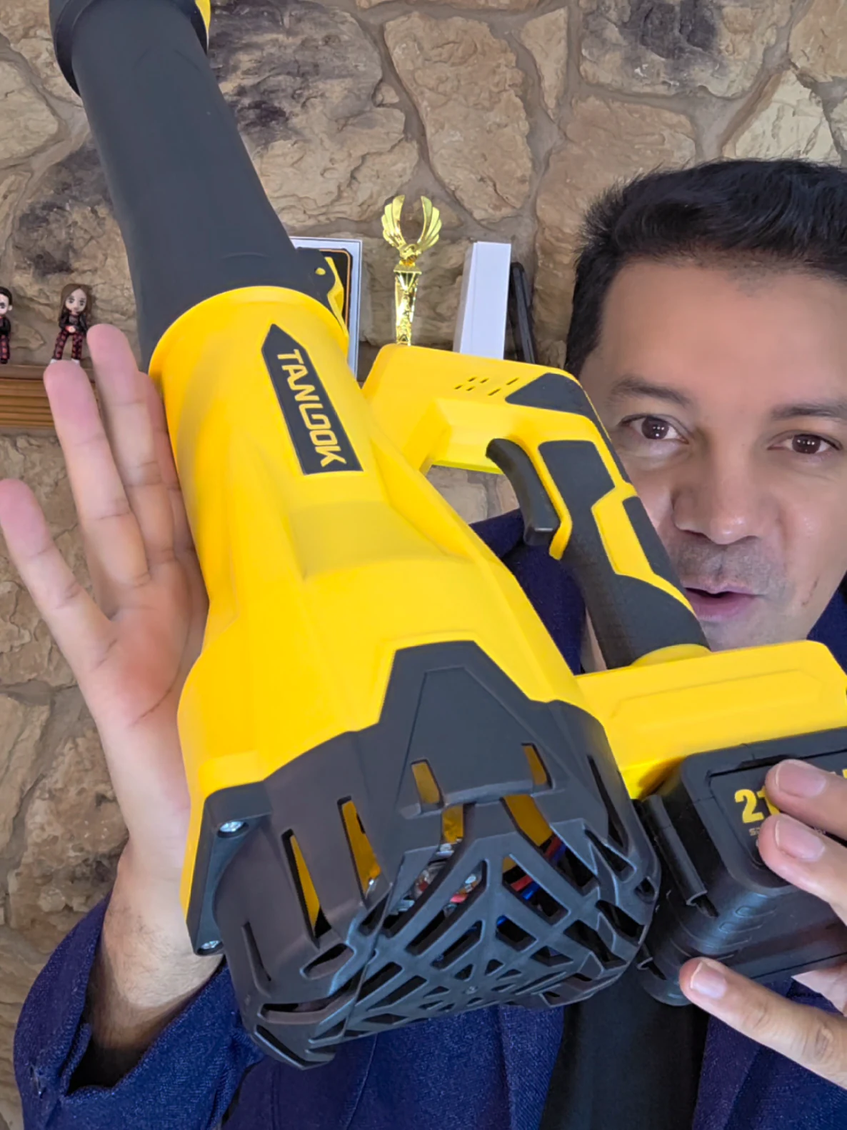 @aleximorales12 TikTok Shop review: Testing a cordless high-power leaf blower